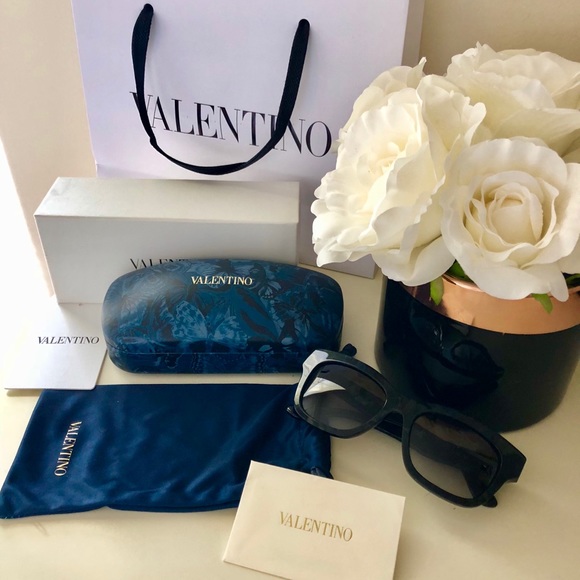 🎀 VALENTINO V702SB / 963 BLUE WOMENS SUNGLASSES. - Picture 4 of 8